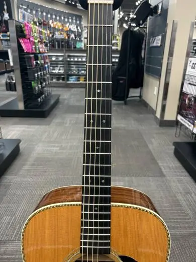 Martin Guitars - HD-28V Vintage Herringbone Dreadnought Guitar w/ Case 2