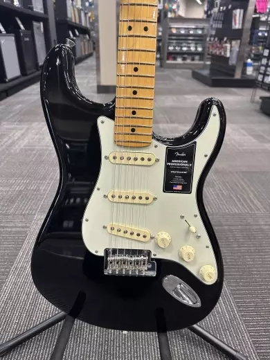 Store Special Product - Fender - American Professional II Stratocaster, Maple Fingerboard - Black