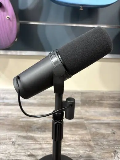 Shure - SM7B Large Diaphragm Cardioid Dynamic Microphone 2