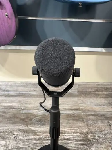 Shure - SM7B Large Diaphragm Cardioid Dynamic Microphone 2