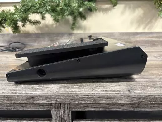 Store Special Product - Line 6 - Helix Amp and FX Pedal Board