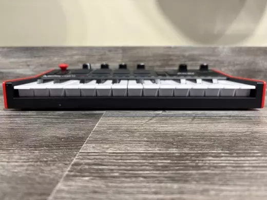 Akai - MPK mini Play mk3 Keyboard Controller with Built-in Sounds 2