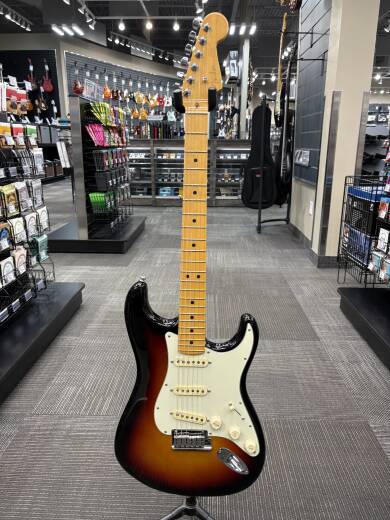 Fender - American Ultra Stratocaster, Maple Fingerboard - Ultraburst