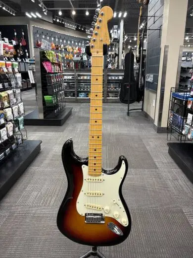 Fender - American Ultra Stratocaster, Maple Fingerboard - Ultraburst