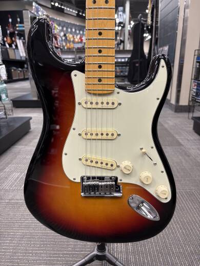 Fender American Ultra Stratocaster, Maple Fingerboard - Ultraburst