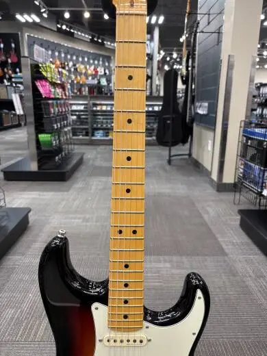Fender - American Ultra Stratocaster, Maple Fingerboard - Ultraburst 2