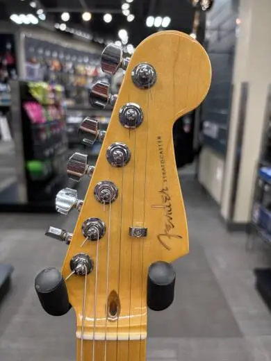 Fender - American Ultra Stratocaster, Maple Fingerboard - Ultraburst 2