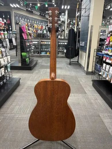 Martin Guitars - 00-15M Solid Mahogany Acoustic Guitar with Gigbag & Fishman Ellipse Matrix Blend Pickup 2