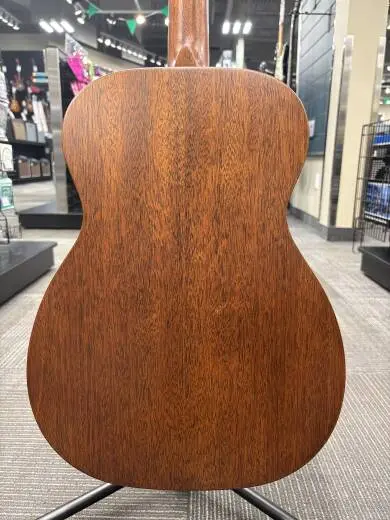 Martin Guitars - 00-15M Solid Mahogany Acoustic Guitar with Gigbag & Fishman Ellipse Matrix Blend Pickup 2