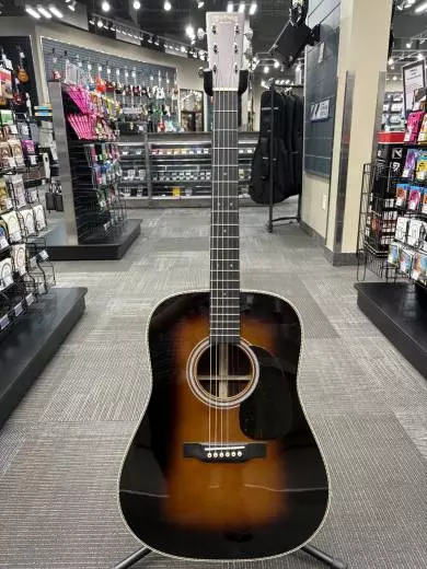 Store Special Product - Martin Guitars - HD-28 Dreadnought Acoustic Guitar with Case - Sunburst