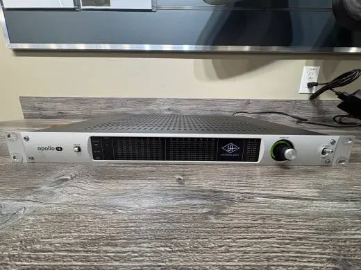 Universal Audio - Apollo 16 - 16X16 24/192 Firewire Interface with DSP