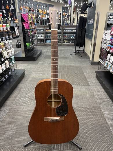 Martin Guitars - D-15M