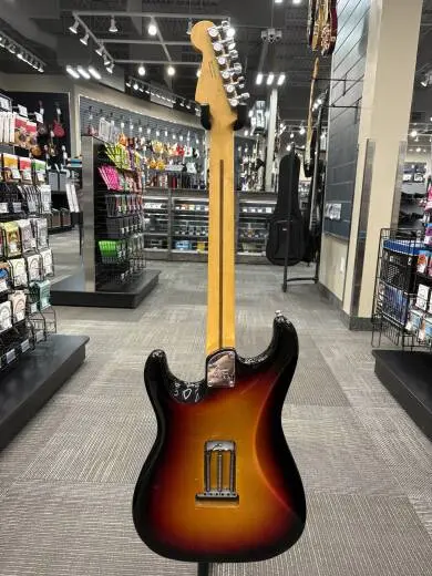 Fender - American Ultra Stratocaster, Maple Fingerboard - Ultraburst 2