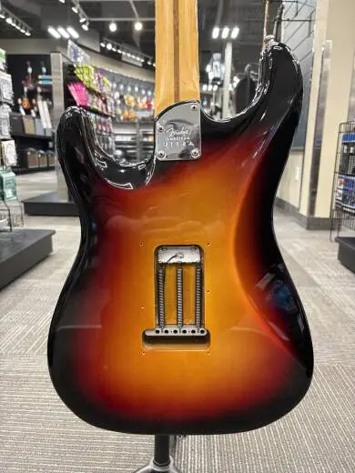 Fender - American Ultra Stratocaster, Maple Fingerboard - Ultraburst 2