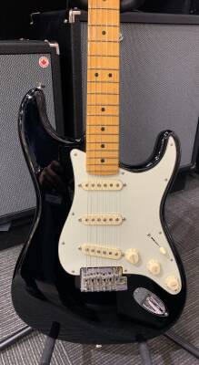 Store Special Product - FENDER AM PRO II STRAT MN BLK