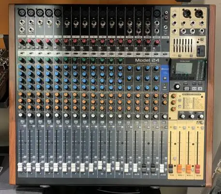 Store Special Product - Tascam - MODEL 24