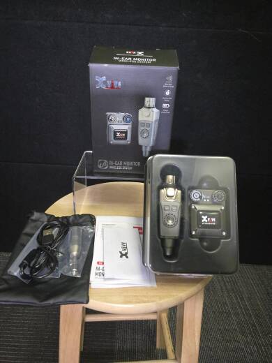 Xvive Audio XVIVE-U4 Wireless In Ear System With Earbuds