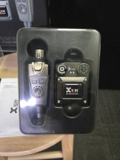 Xvive Audio XVIVE-U4 Wireless In Ear System With Earbuds