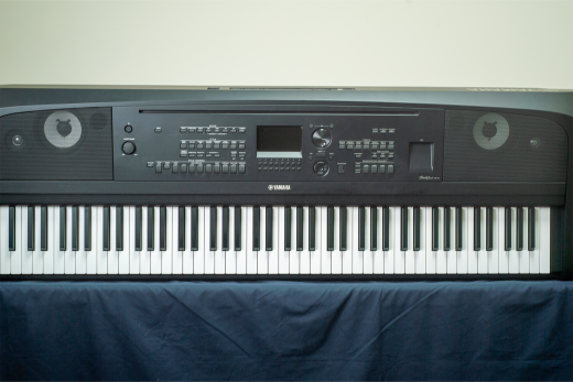 Yamaha - DGX670 B