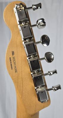 Fender Noventa Telecaster 2 Color Sunburst 2