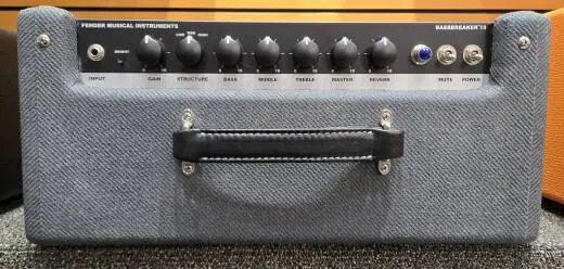 Fender Bassbreaker 15 Head 2
