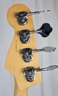 Fender - American Elite Jazz Bass 3 Tone Sunburst 2