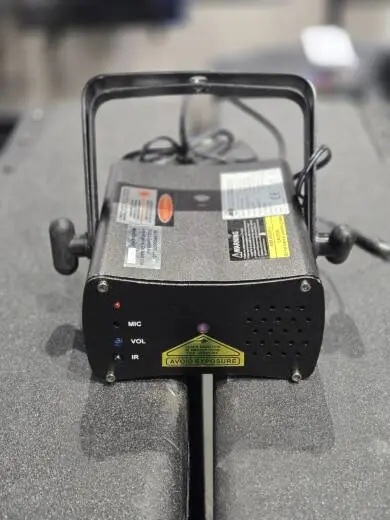 American DJ - Red & Green Laser Effect IR - 30MW Green / 80mW Red (9W)