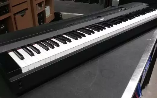 Yamaha - P255 B