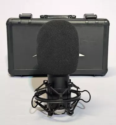 Apex - Compact Studio Condenser Mic with Case - Black 4