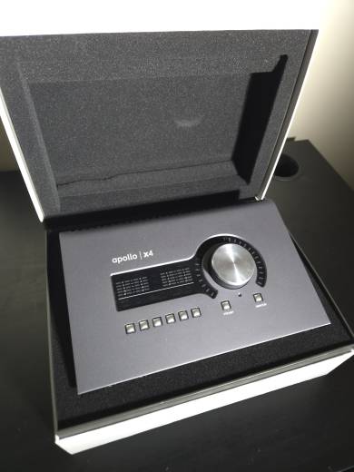 Universal Audio Apollo X4 Heritage Edition - Desktop 12x18