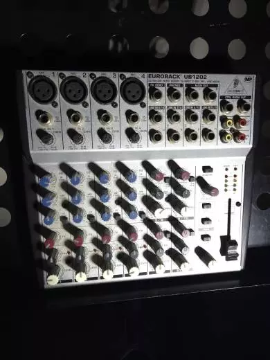 Behringer - UB1202 Eurorack Mixer 2