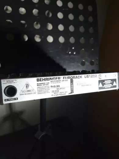 Behringer - UB1202 Eurorack Mixer 2