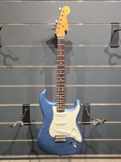Fender - Limited Edition Road Worn 60s Stratocaster Rosewood Fingerboard - Lake Placid Blue