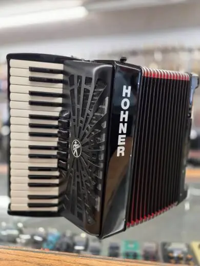 Hohner - BRAVO III 72 Accordion 2