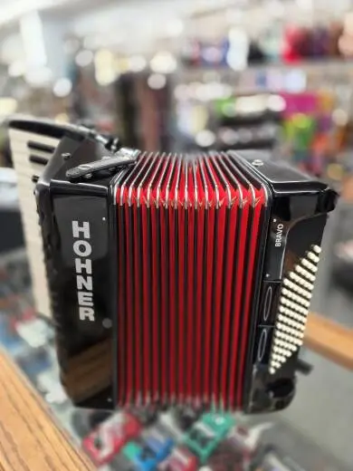 Hohner - BRAVO III 72 Accordion 2