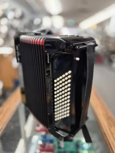 Hohner - BRAVO III 72 Accordion 2