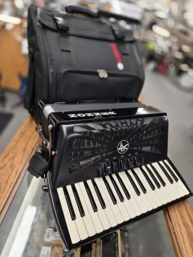 Hohner - BRAVO III 72 Accordion