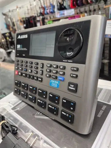 Alesis - SR-18 Drum Machine 2