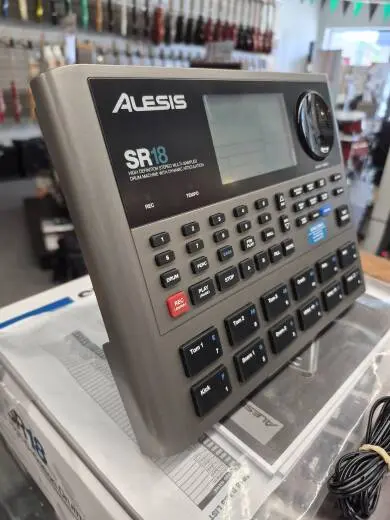 Alesis - SR-18 Drum Machine 2