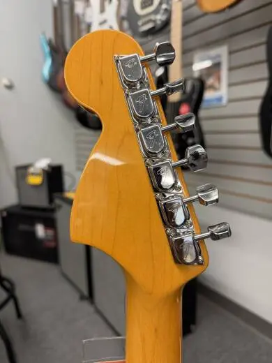 Fender AV II 73 Strat 2