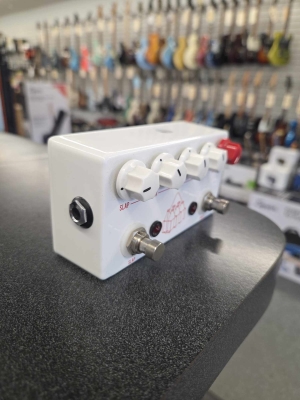 JHS Pedals Milkman Slap Delay/Clean Boost Pedal | Long & McQuade JHS Pedals Milkman Slap Delay/Clean Boost Pedal | Long & McQuade