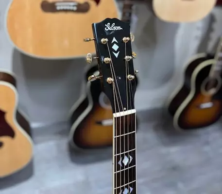 Gibson - AJ AMBER BURST CUSTOM AMULET 4