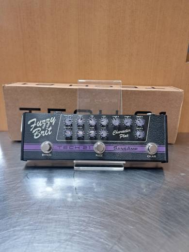 Gear Hunter | Tech 21 - Fuzzy Brit