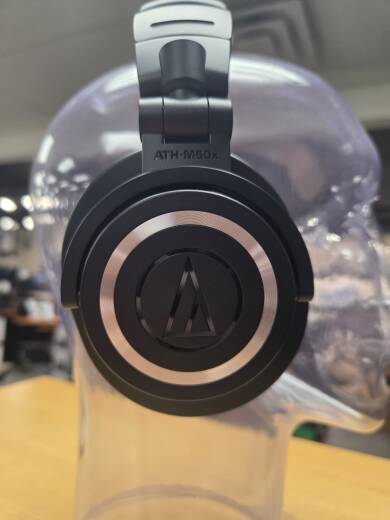 けっけさんのaudio-technica　ath m50xbt2 Audio-Technica ATH-M50xBT2 Over-Ear Sound Isolating Bluetooth