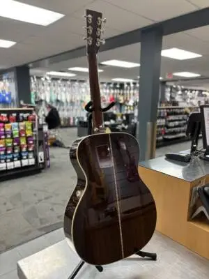 Martin Guitars - 000-28 V18 2