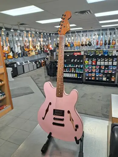 Fender - Tom Delonge Starcaster