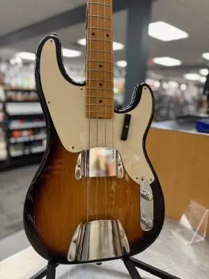 Fender American Vintage  II 54 P Bass 2