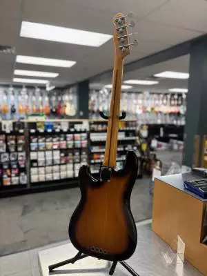 Fender American Vintage  II 54 P Bass 2