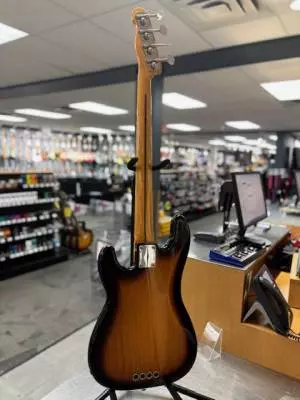 Fender American Vintage  II 54 P Bass 2