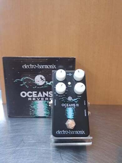 Electro-Harmonix Oceans 11 Reverb Effects Pedal